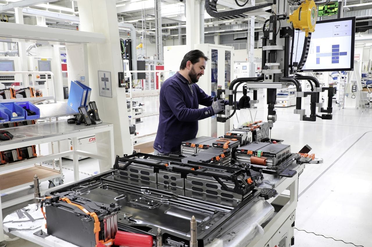 Cover Image for VW setzt auf die Batterie – aber nicht alleine!