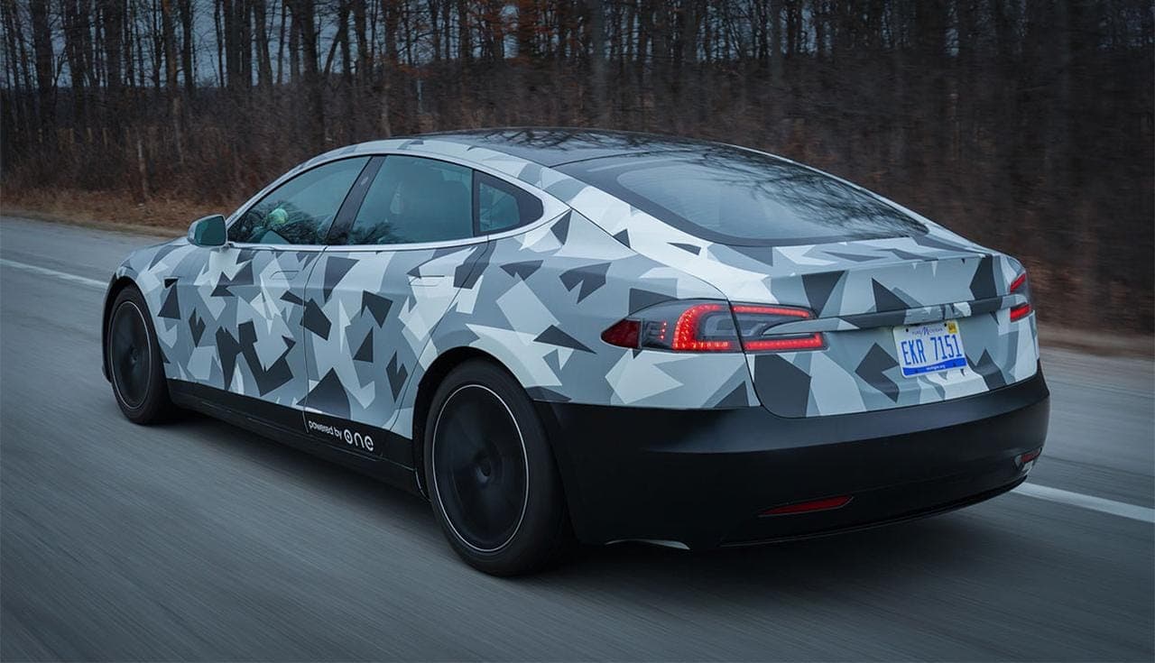Cover Image for ONE-Batterieprototyp schafft im Tesla mehr als 1.200 Kilometer