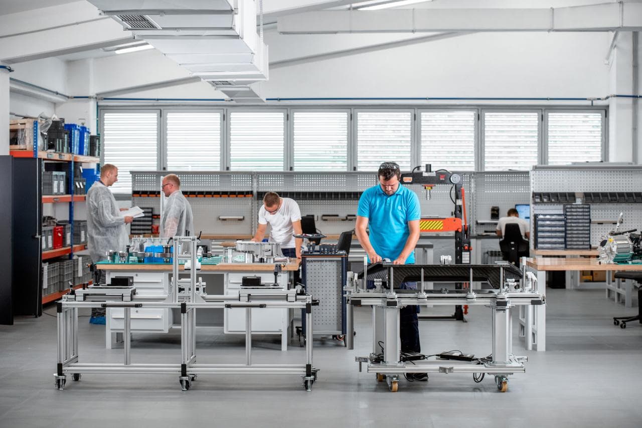 Cover Image for Neue Holding-Struktur stellt Weichen für Rimac-Zukunft