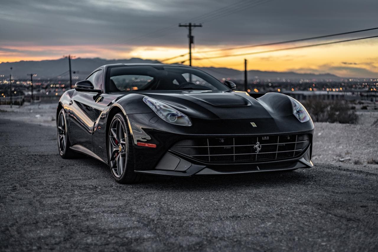 Cover Image for Ferrari stellt seine Führung für das Zeitalter der E-Mobilität neu auf
