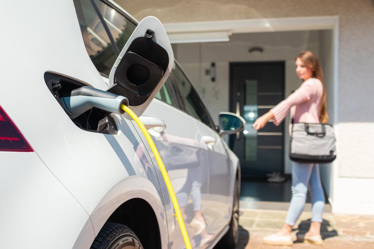 Cover Image for Bidirektionales Laden: TransnetBW macht E-Autos zum Ladebooster