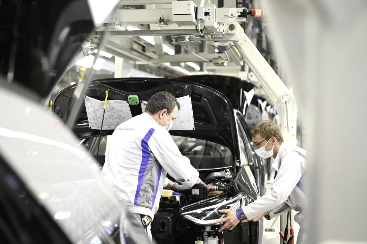 Cover Image for VW stellt in Emden bis zu 1500 neue Kräfte für E-Auto-Produktion ein