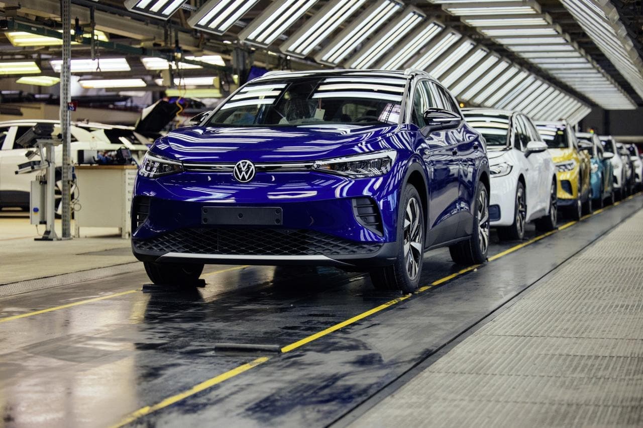 Cover Image for Halbleiter-Krise zwingt VW-Konzern zu Quotierung bei E-Auto-Absatz