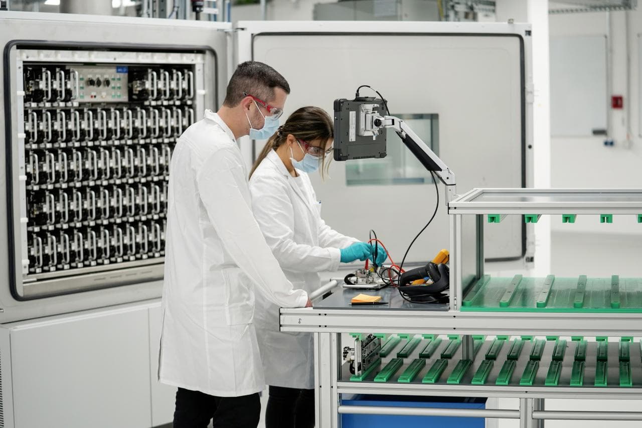 Cover Image for VW-Gigafabriken: „Mit der Eigenfertigung sichern wir unsere E-Offensive ab“