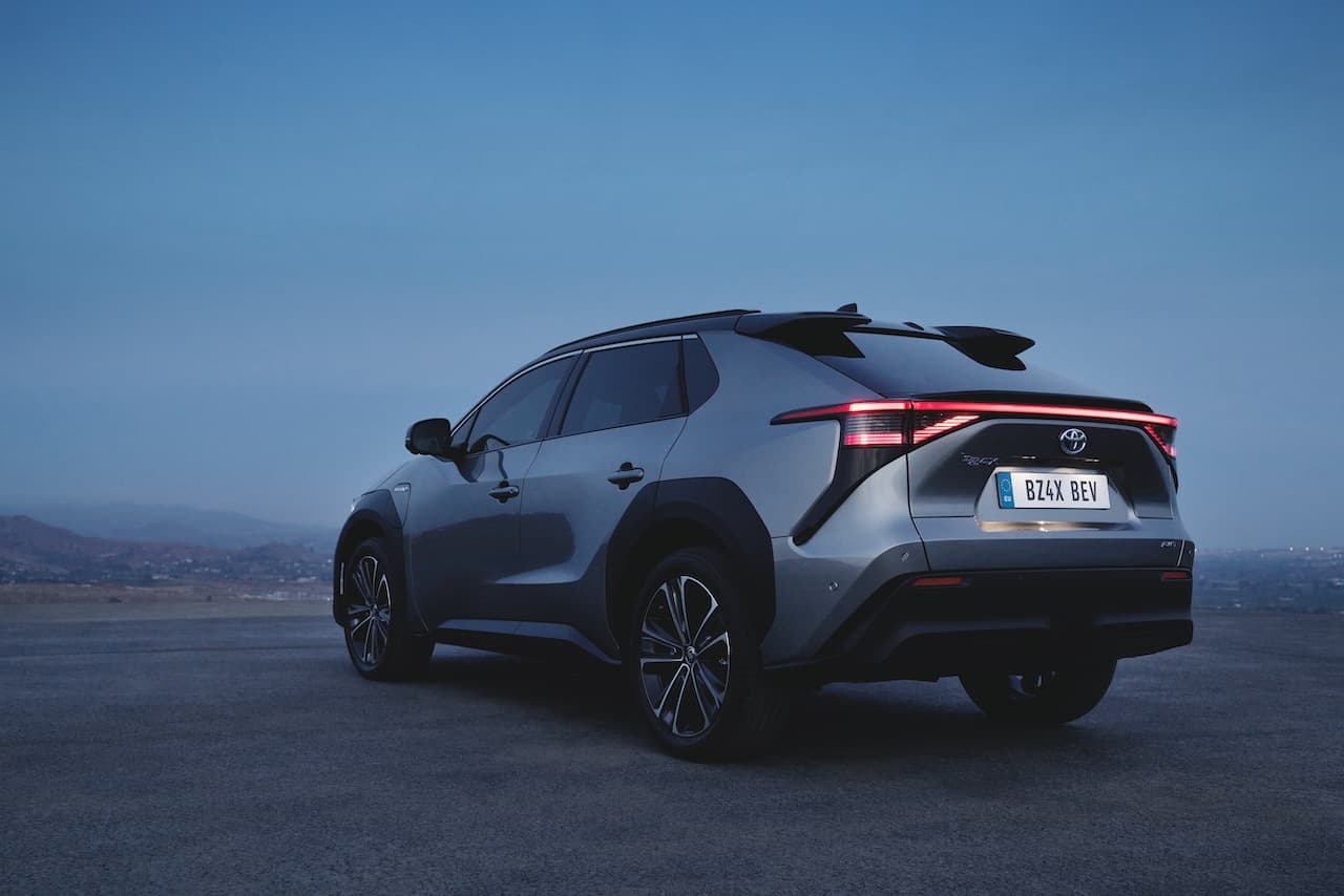 Cover Image for Toyota nimmt ab sofort Bestellungen für sein erstes E-Auto bZ4X entgegen
