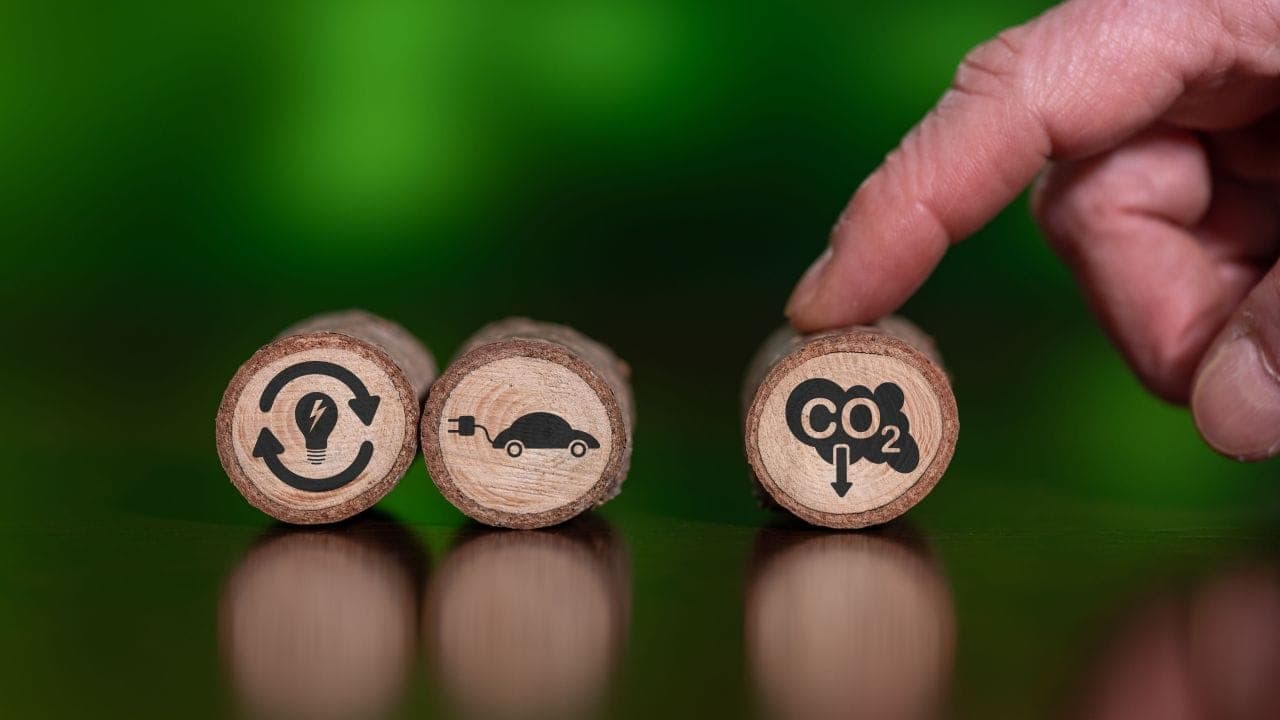 Cover Image for Analyse: Entwicklung der CO2-Emissionen der Automobilhersteller