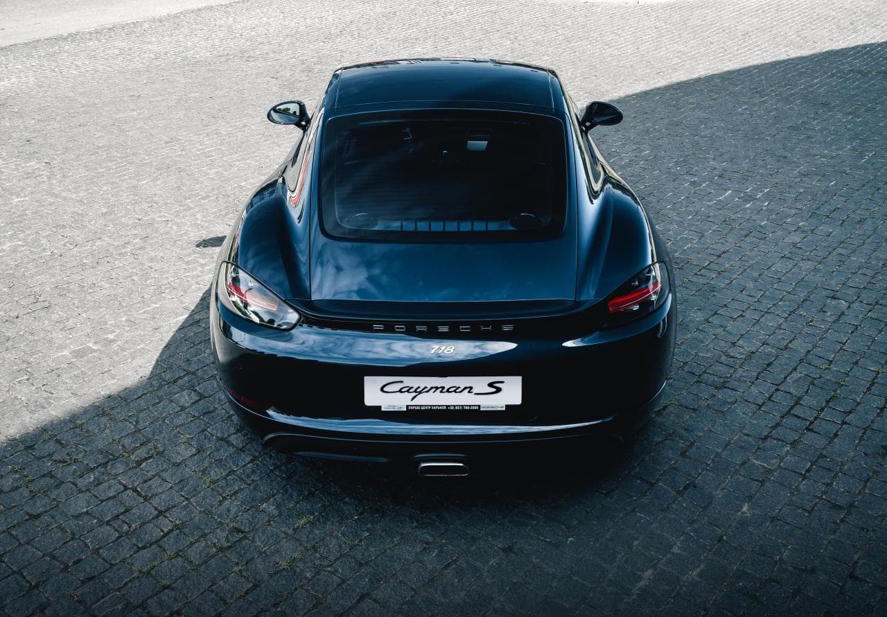 Cover Image for Porsche baut Stammwerk für Elektroautos um: Elektro-718 soll 2023 starten