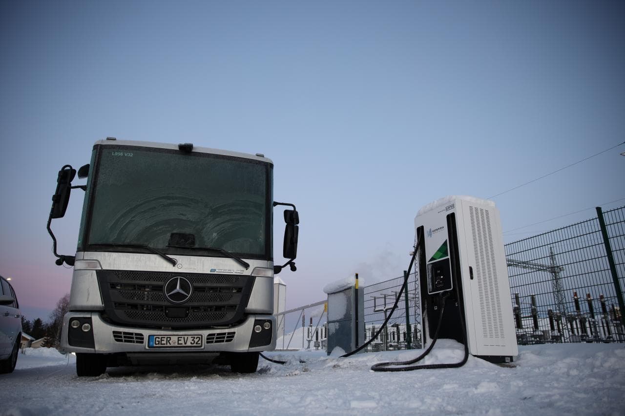 Cover Image for Mercedes eEconic besteht Kältetest am Polarkreis