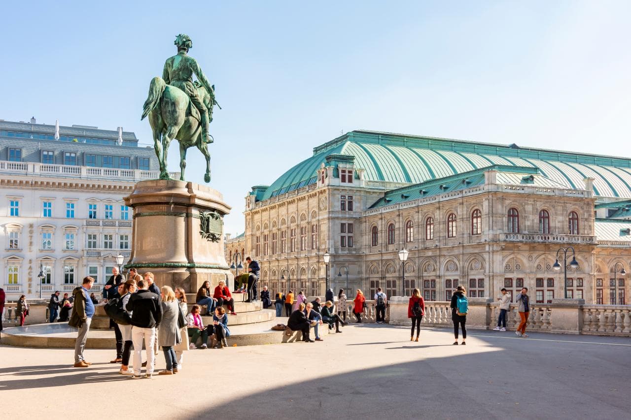 Cover Image for Wien lässt nur noch Anwohner in der Stadt parken