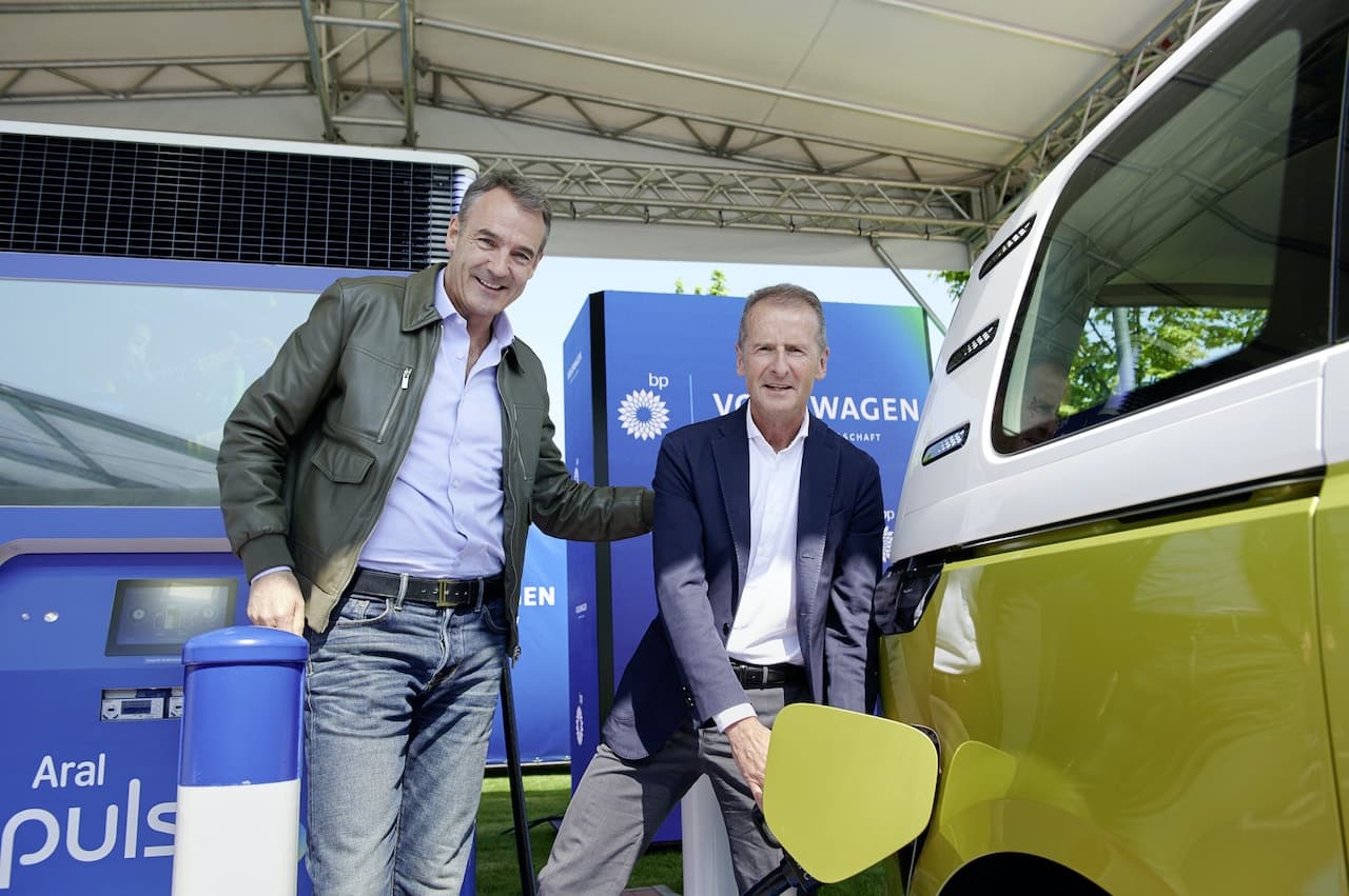 Cover Image for VW und BP starten Aufbau von Schnellladesäulen für E-Autos in Europa