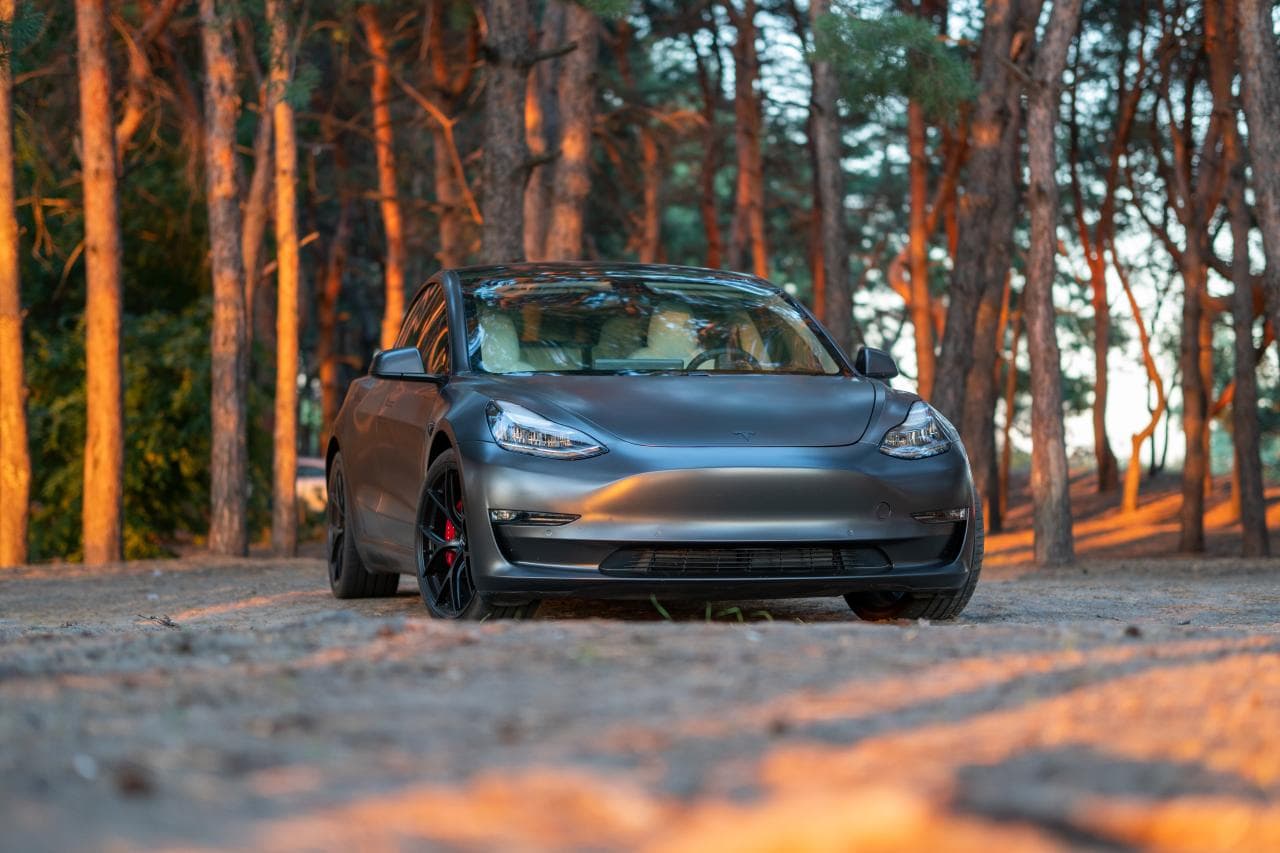 Cover Image for In 84 Tagen um die Welt mit Solarzellen-Tesla