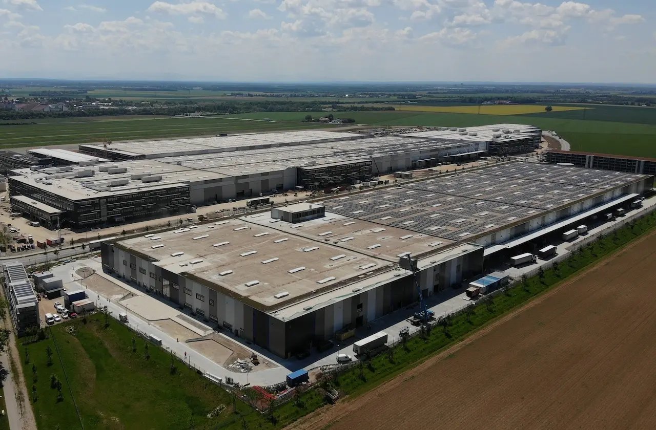 Cover Image for BMW eröffnet Kompetenzzentrum für Batteriezellfertigung im Herbst