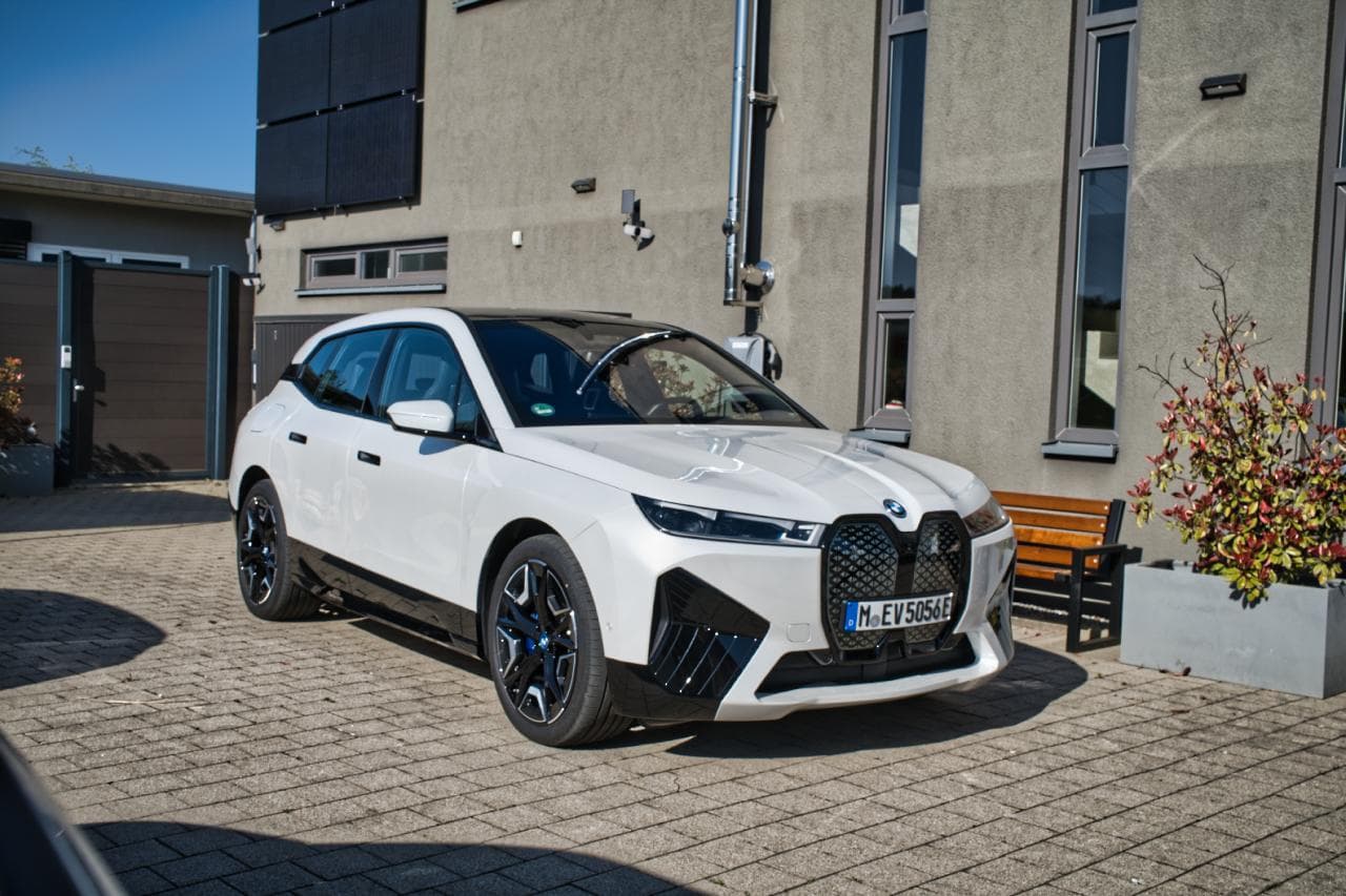Cover Image for BMW iX xDrive50: Test, Eindrücke und Erfahrungen