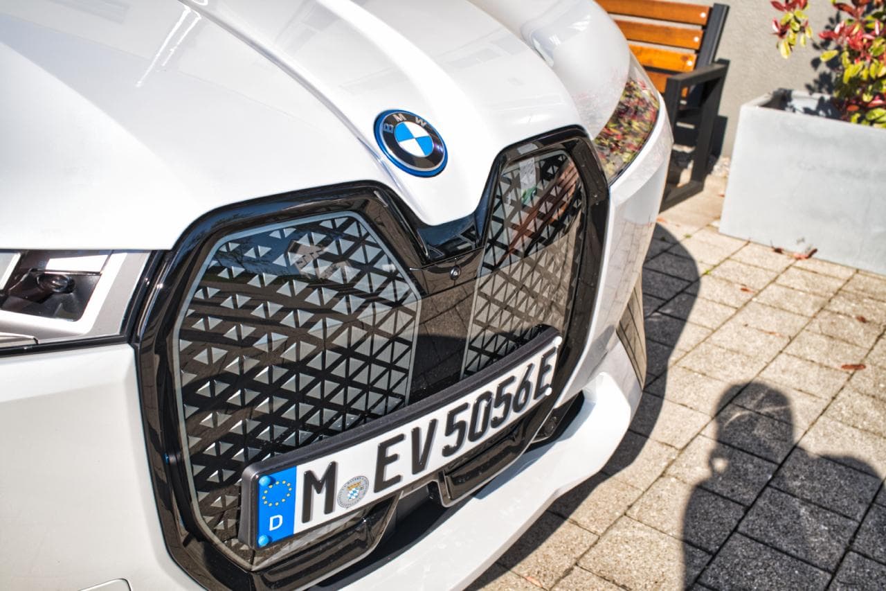 Cover Image for BMW könnte, will aber keine E-Autos mit mehr als 1000 km Reichweite bauen