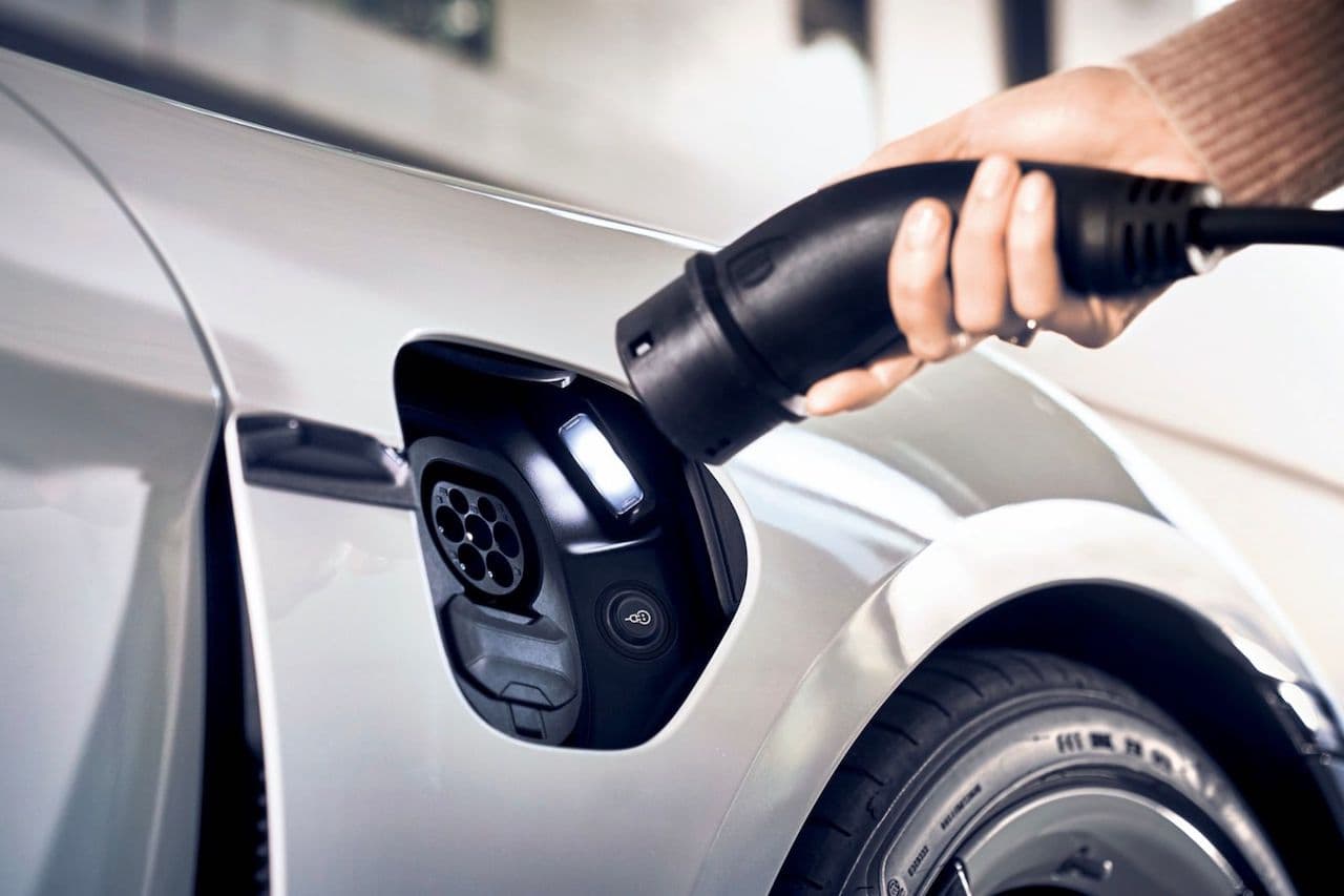 Cover Image for Porsche investiert in innovativen Produzenten von Batteriematerial Group14