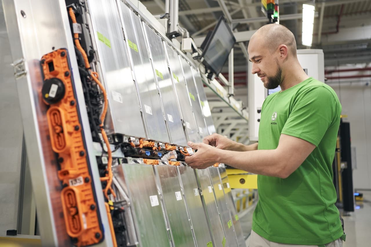 Cover Image for Skoda beginnt mit Fertigung von Elektroauto-Batteriesystemen