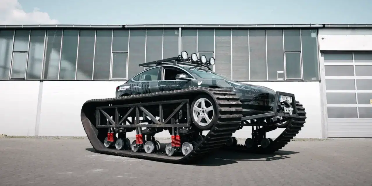 Cover Image for Tesla Model 3 wird zum Elektropanzer mit riesigen Raupenketten