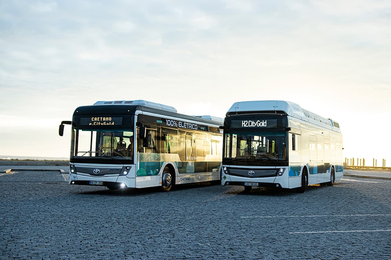 Cover Image for Toyota und Partner planen Wasserstoff-Busse und -Nutzfahrzeuge