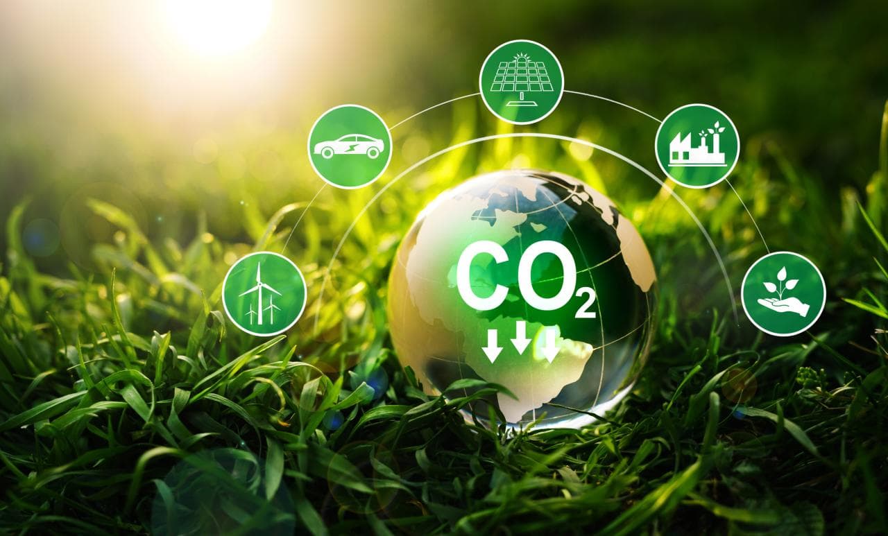 Cover Image for Laden von E-Autos am Arbeitsplatz kann Hälfte der CO2-Emissionen einsparen