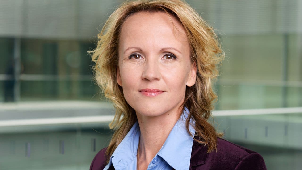 Cover Image for Umweltministerin Lemke will für Verbrenner-Aus ab 2035 stimmen