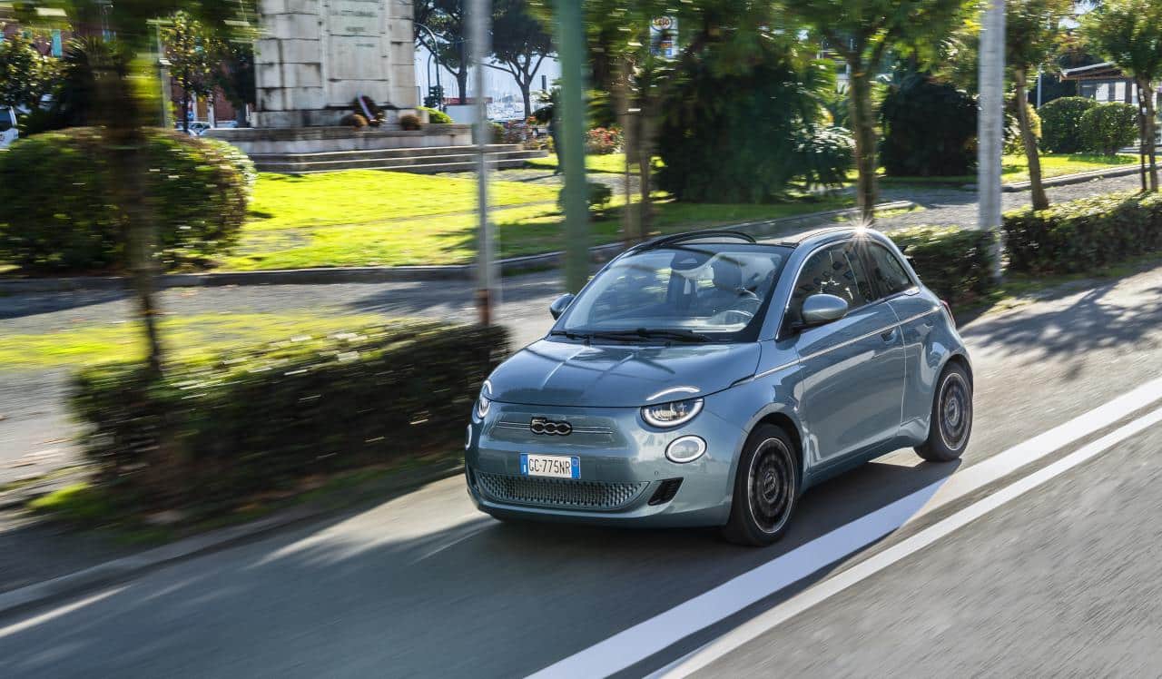 Cover Image for Fiat 500 e lässt alle anderen E-Autos hinter sich zurück