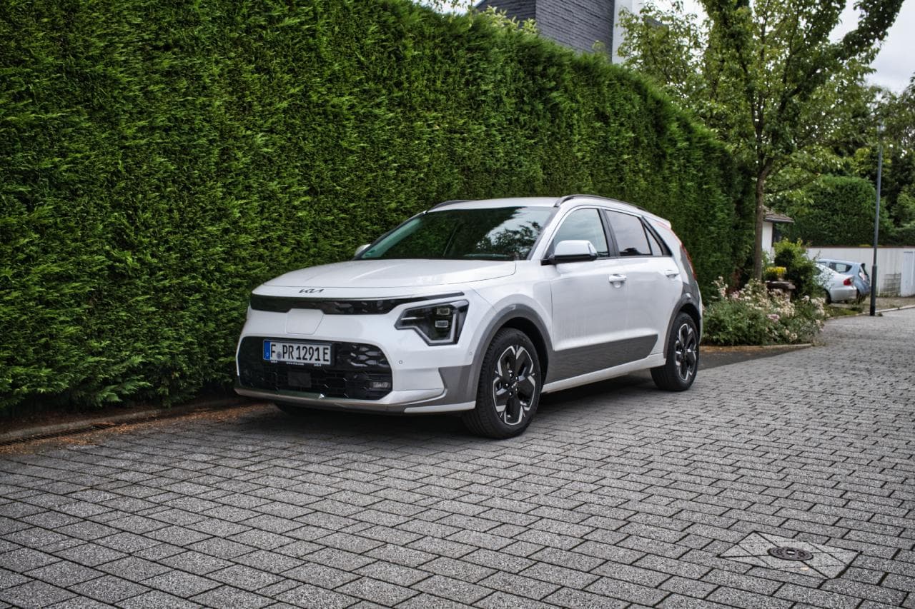 Cover Image for M. Mika: Neuer KIA Niro als „One Hero for Everybody“