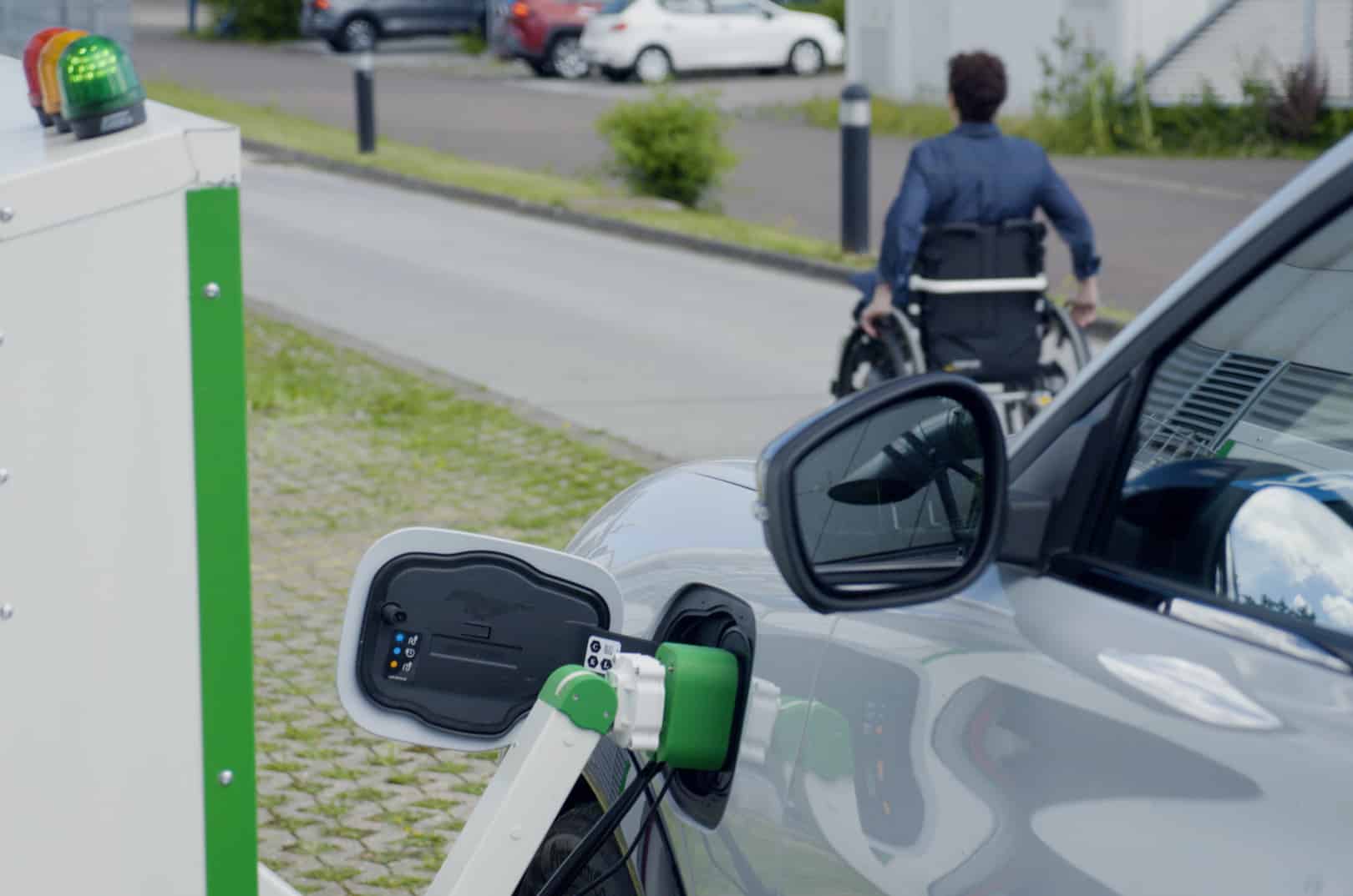 Cover Image for Ford testet Roboter-Ladesäule für Menschen mit Behinderung