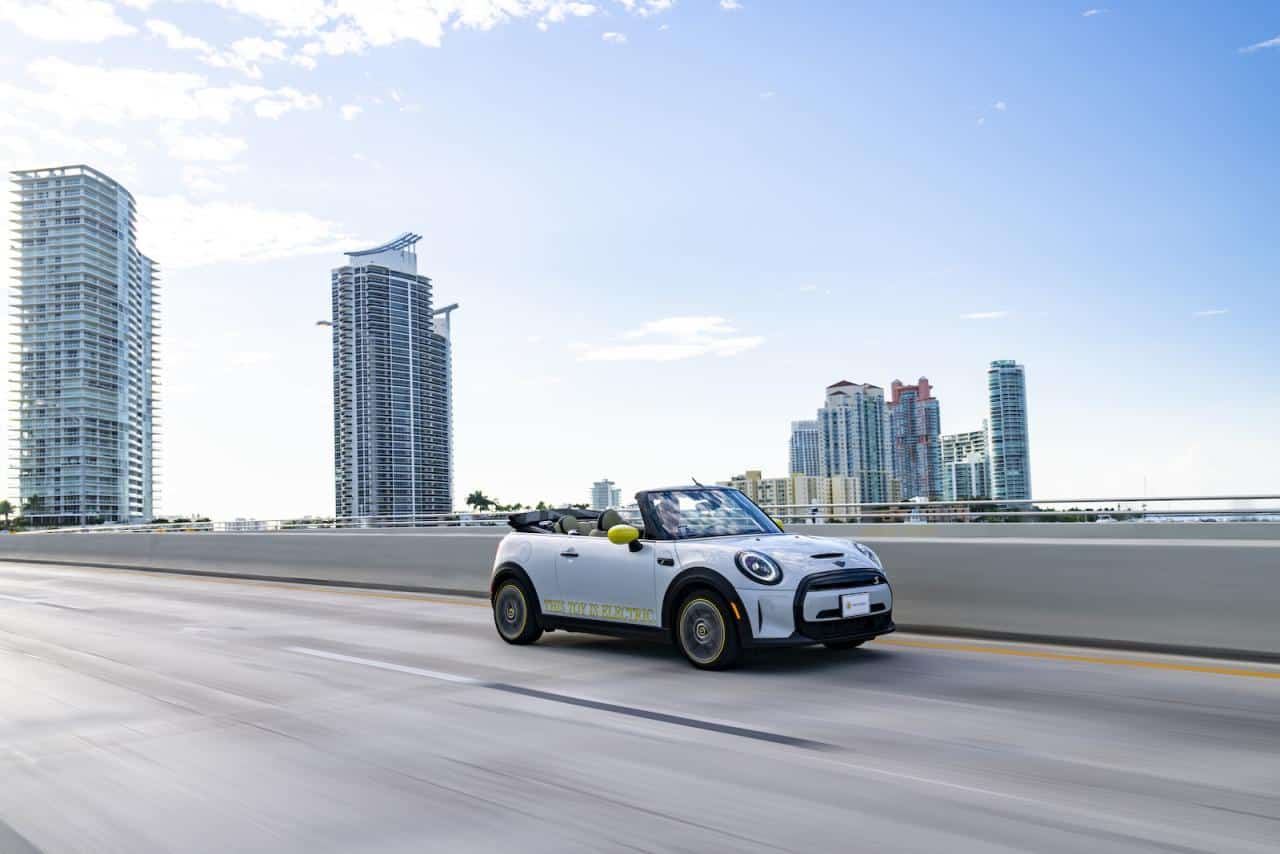 Cover Image for Mini Cooper SE Cabriolet: Einzigartiges Elektro-Cabrio