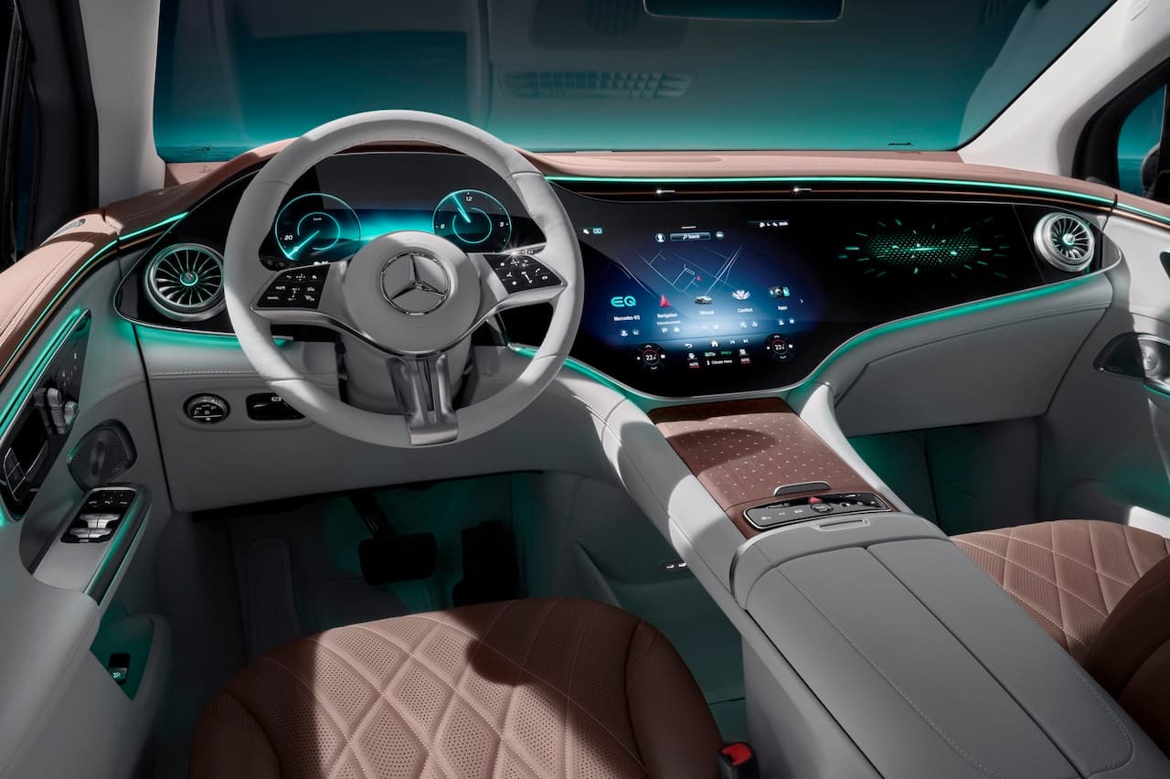 Cover Image for Mercedes gewährt erste Blicke in den neuen EQE SUV