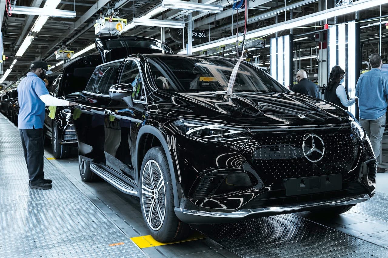 Cover Image for Mercedes-Benz startet Produktion des EQS SUV