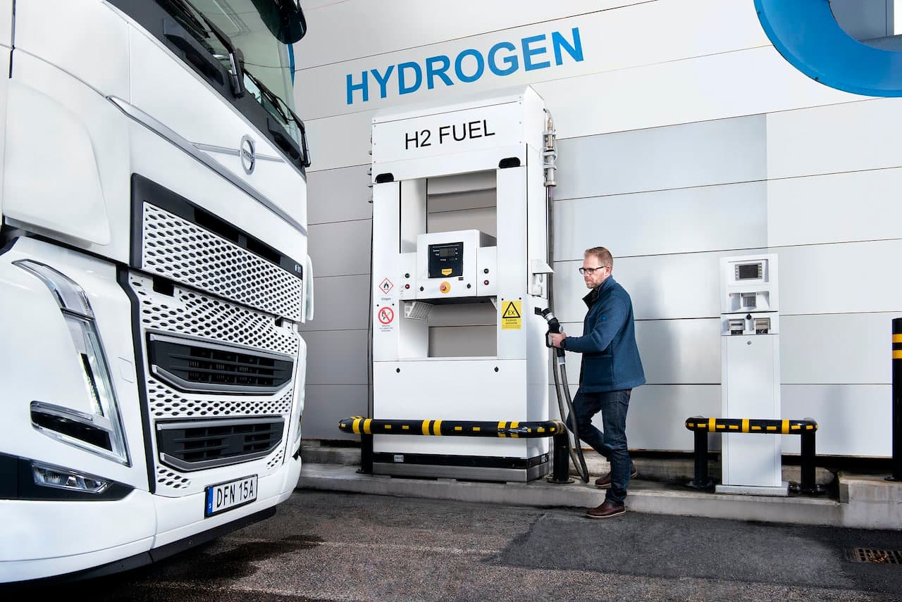 Cover Image for HyCET: Wasserstoff-Verbrennungsmotoren für Logistik-LKW
