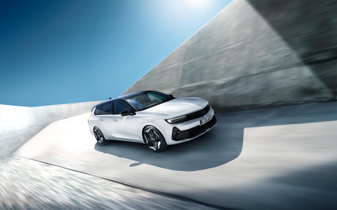 Cover Image for Opel Astra GSe: Sportlichster Astra präsentiert sich als Plug-In-Hybrid