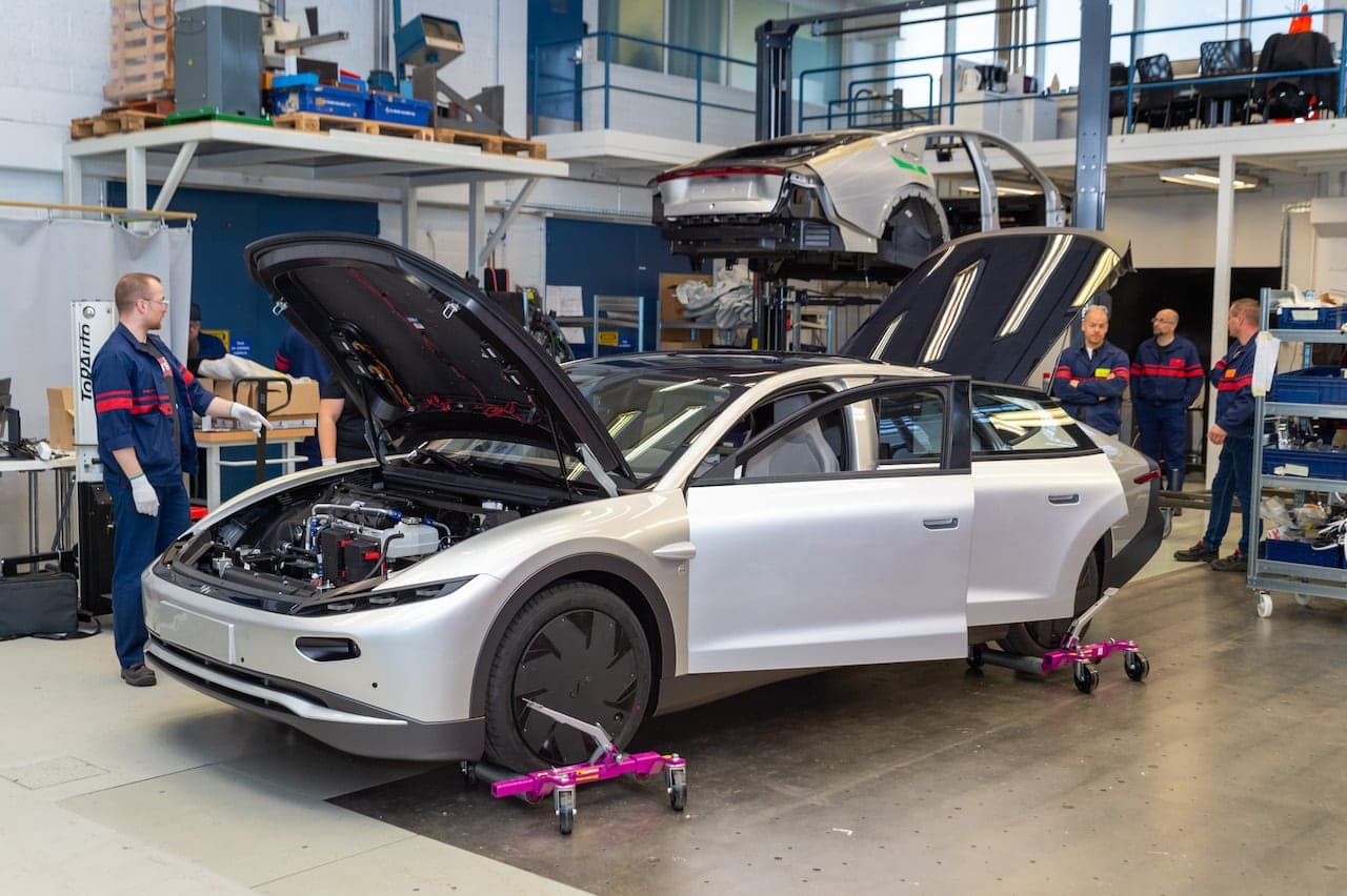 Cover Image for Valmet Automotive fertigt erstes Vorserien-Fahrzeug des Lightyear 0