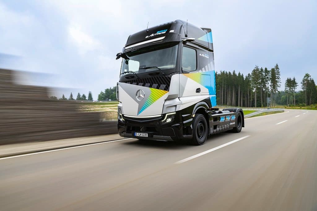 Cover Image for Hegelmann bestellt 50 Mercedes-Benz eActros LongHaul