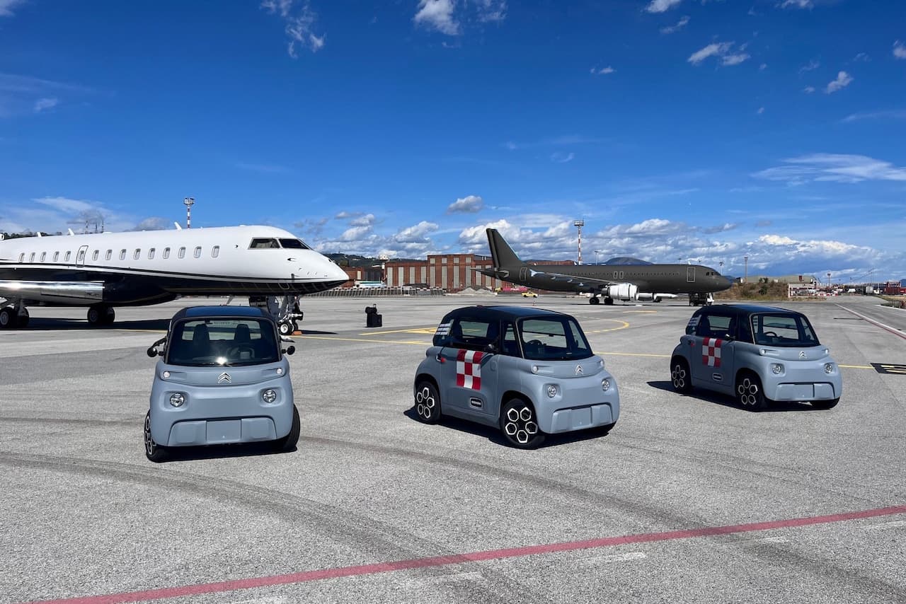 Cover Image for Kleinststromer Citroën Ami im Dienst auf dem Flughafen Genua