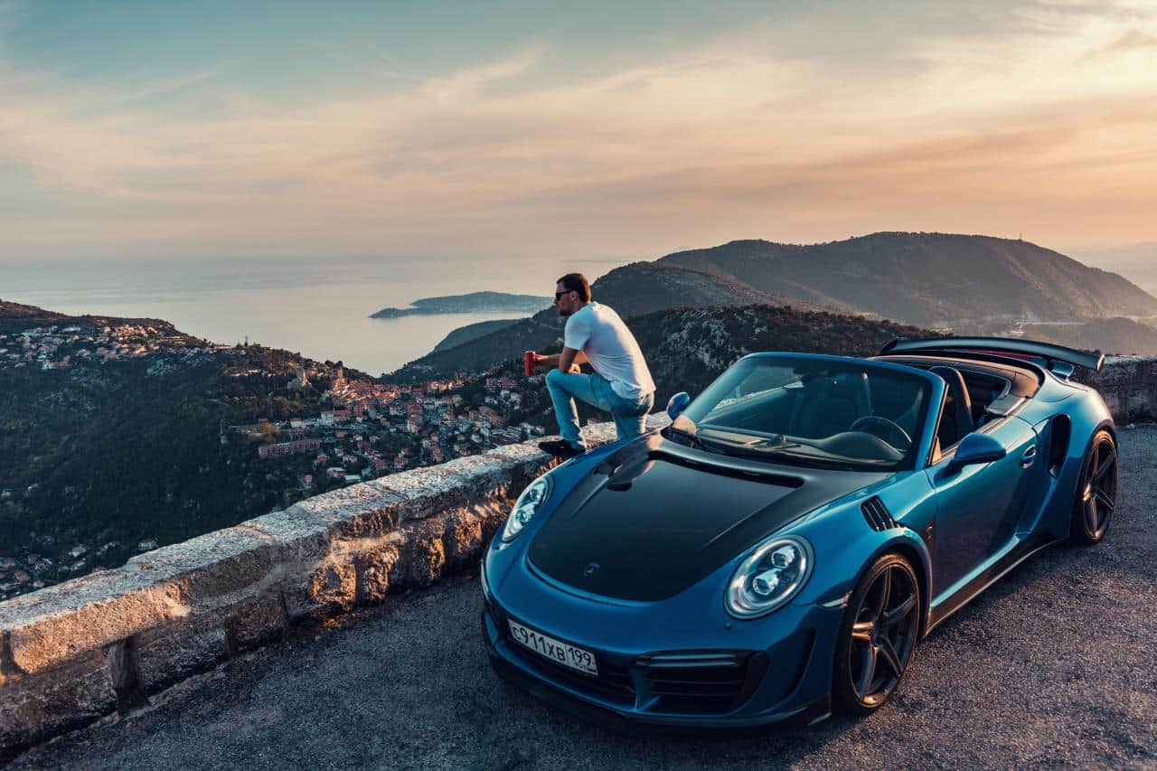 Cover Image for Porsche soll ungewöhnlichen Elektro-Crossover mit drei Sitzreihen planen