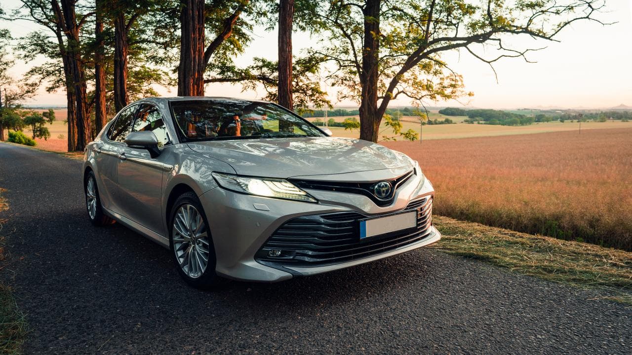 Cover Image for Toyota hält an zögerlichem E-Auto-Kurs fest