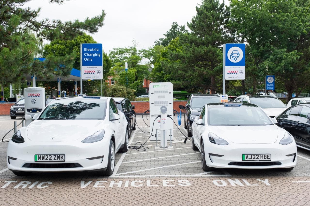 Cover Image for EU-Plan: Auf Hauptrouten Ladeparks für E-Autos alle 60 km