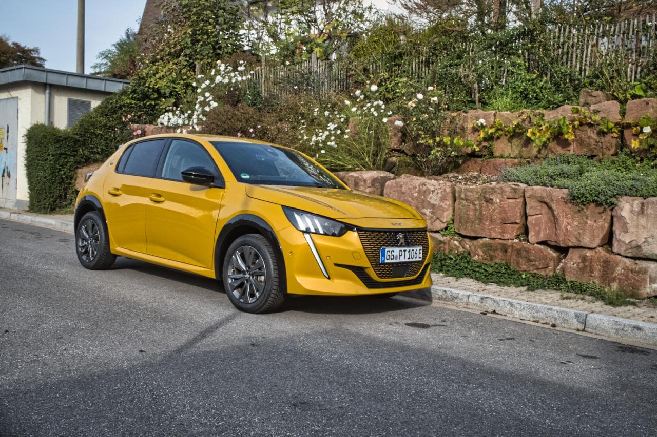 Cover Image for Peugeot e-208: Von der Slowakei nach Spanien