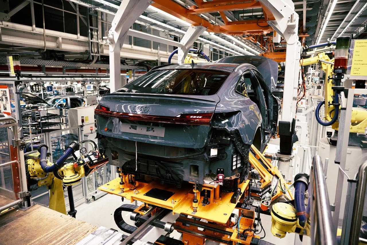 Cover Image for Audi Q8 e-tron Produktionsstart im Werk Brüssel