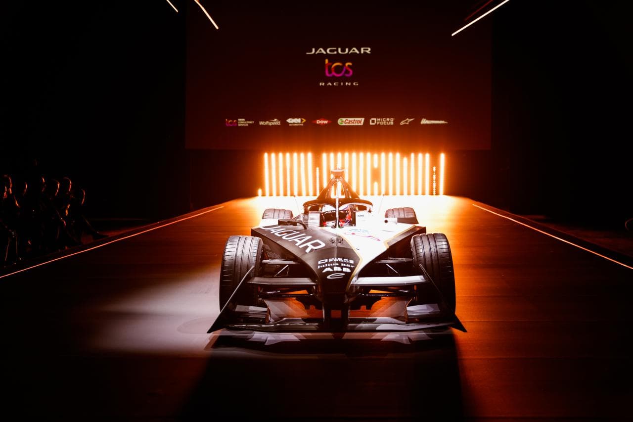 Cover Image for Jaguar I-TYPE 6: Rückt „Race to Road“-Ansatz verstärkt in den Fokus