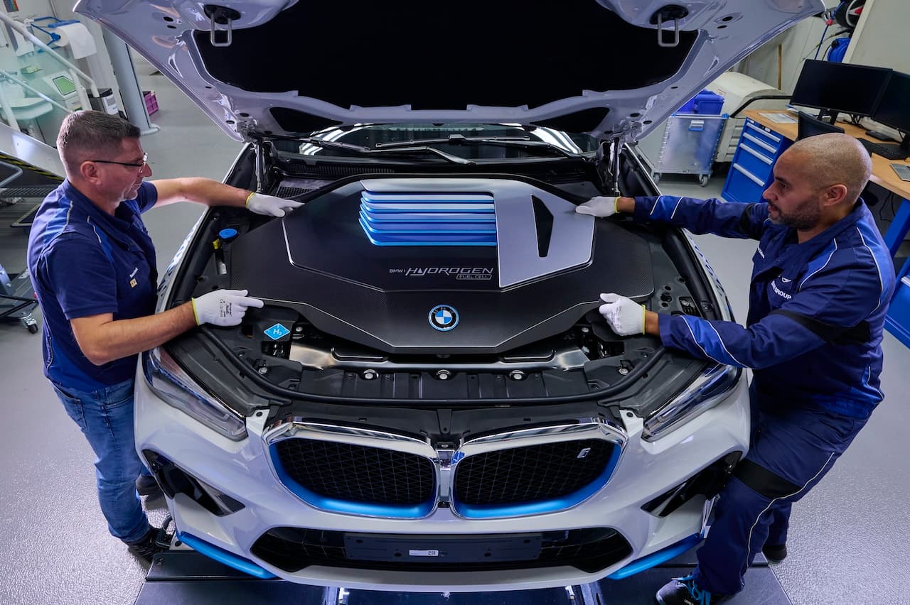 Cover Image for BMW startet Produktion seiner Wasserstoff-Kleinserie