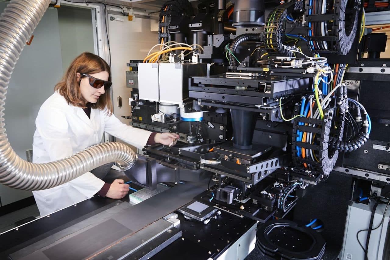 Cover Image for BatWoMan erforscht Prozesse für eine CO2-freie Batteriezellproduktion