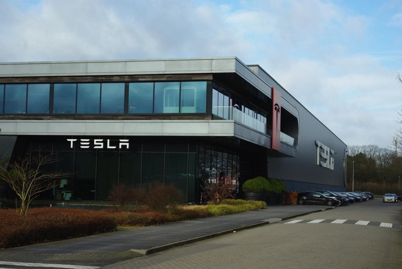 Cover Image for Tesla-eigene Batteriezellen reichen nun für 1000 E-Autos pro Woche