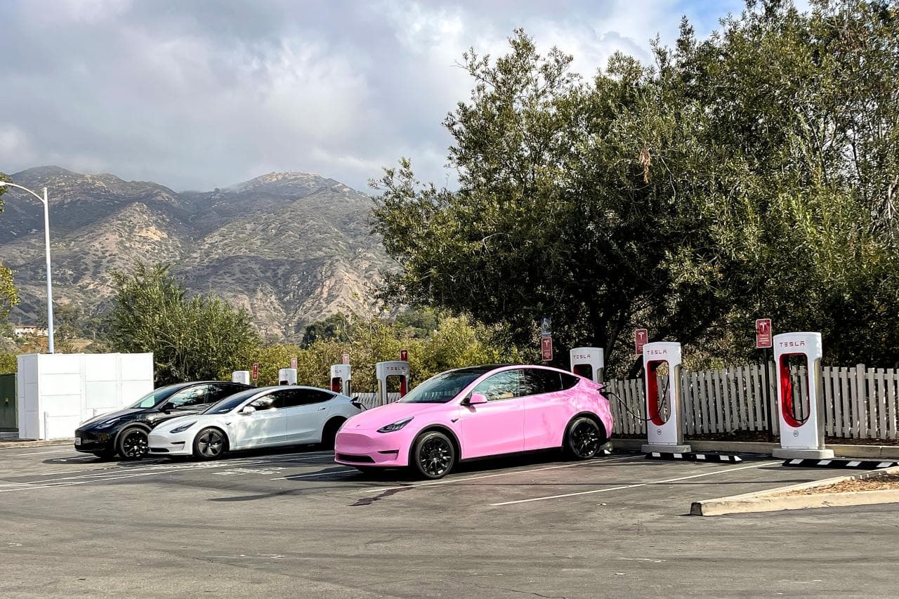 Cover Image for Tesla Auftragsbestand um rund zwei Drittel eingebrochen