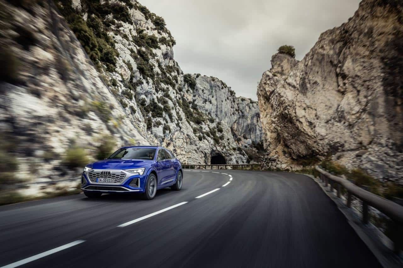 Cover Image for Audi SQ8 e-tron Sportback: Sportliche Agilität trifft auf mehr Reichweite
