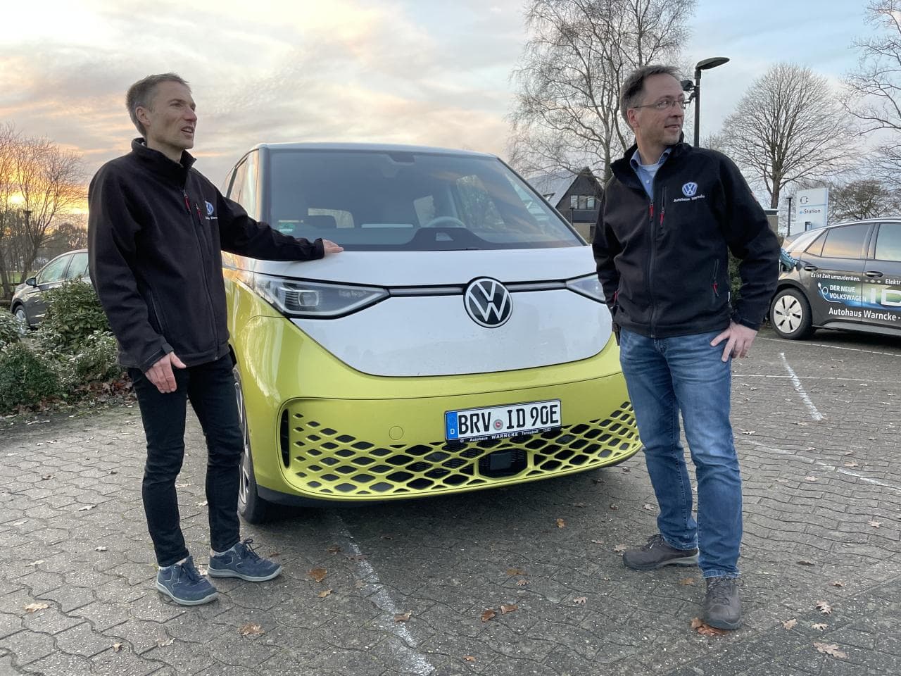 Cover Image for VW kündigt Händlern – unter ihnen auch Elektro-Verkaufskaiser Warncke