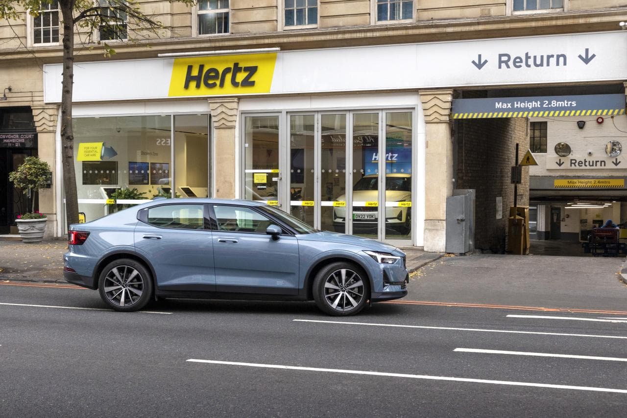 Cover Image for Hertz & Uber bringen 25.000 E-Autos bis 2025 nach Europa