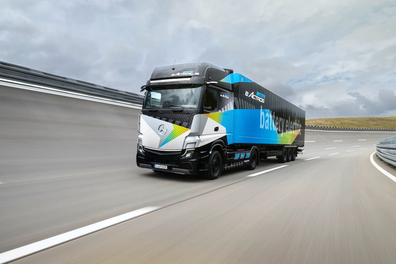 Cover Image for Tönnies Logistiktochter will 50 Elektro-Lkw für die Langstrecke von Daimler