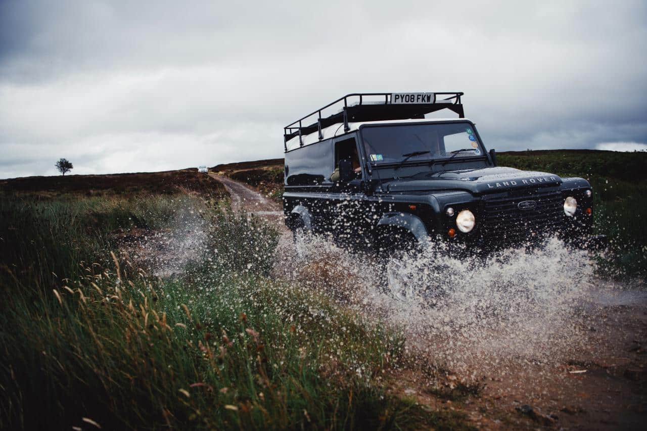 Cover Image for Vollelektrischer Land Rover Defender soll 2026 kommen